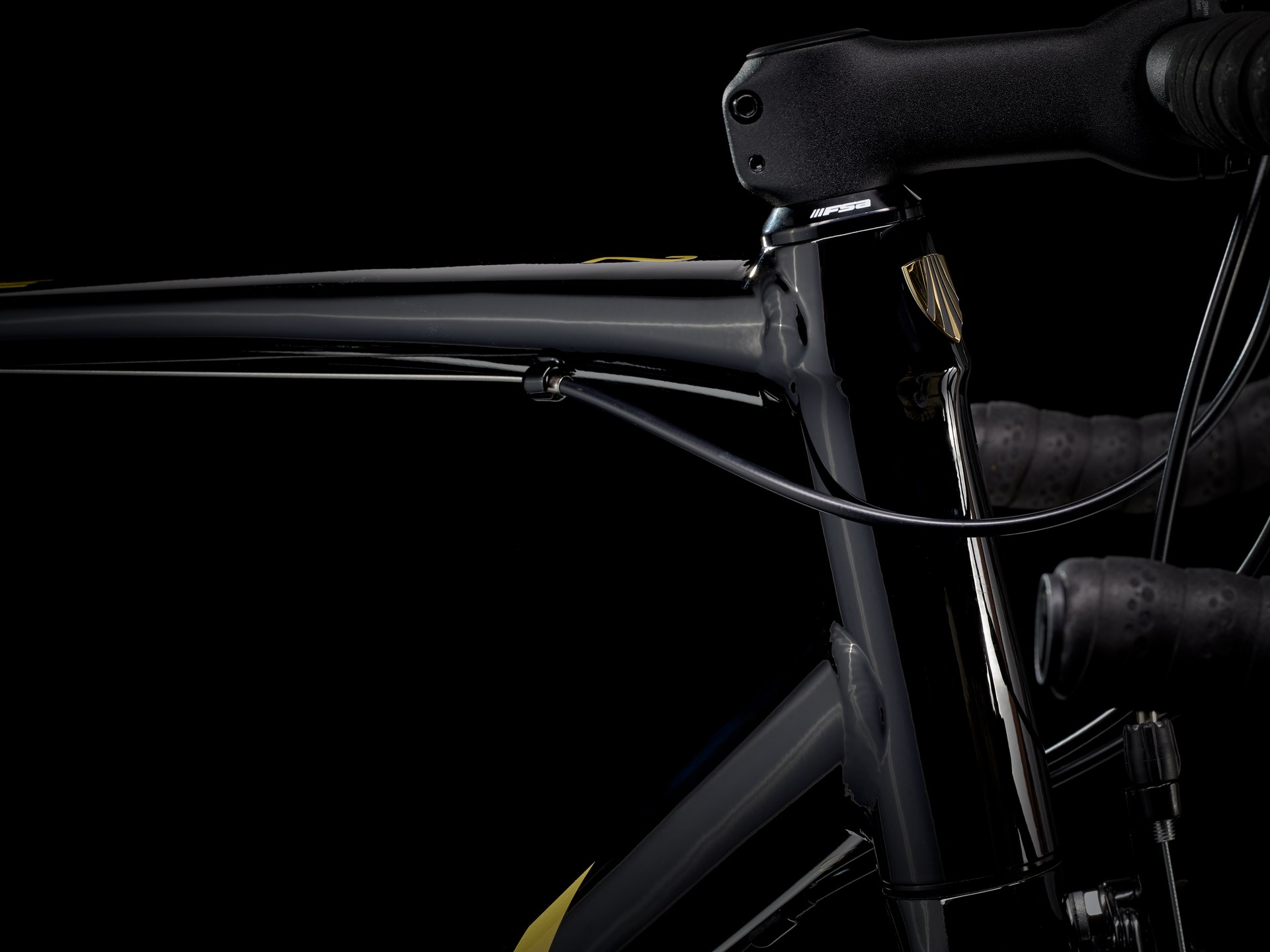Trek Domane AL 2 Rim Road Bike - 60 cm - Black / Brushed Chrome